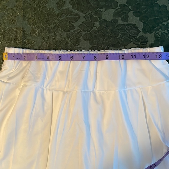 White tennis skirt - Picture 7 of 9